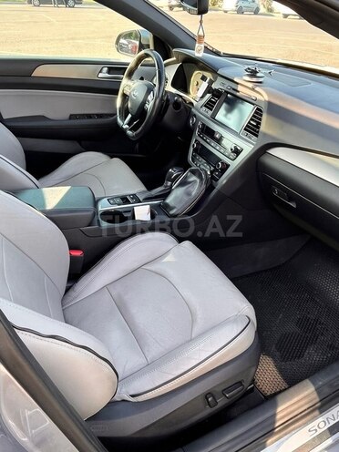 Hyundai Sonata-14