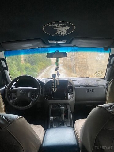 Mitsubishi Pajero-6