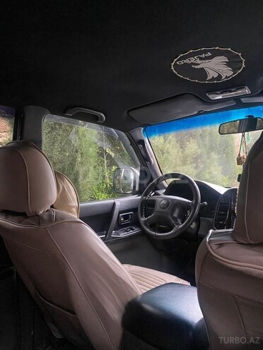Mitsubishi Pajero-7