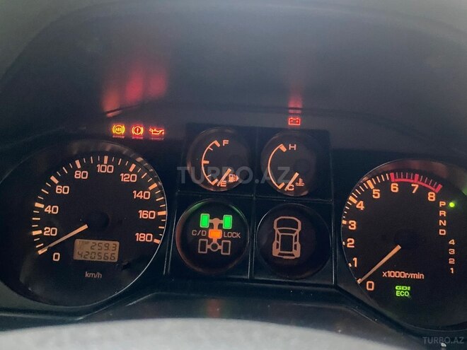 Mitsubishi Pajero-10