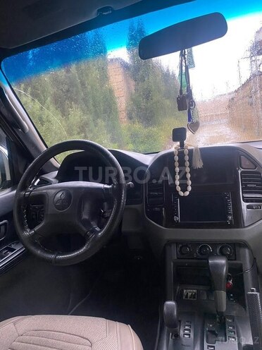 Mitsubishi Pajero-8