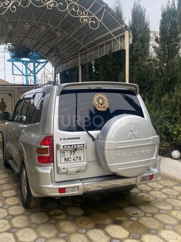 Mitsubishi Pajero-4