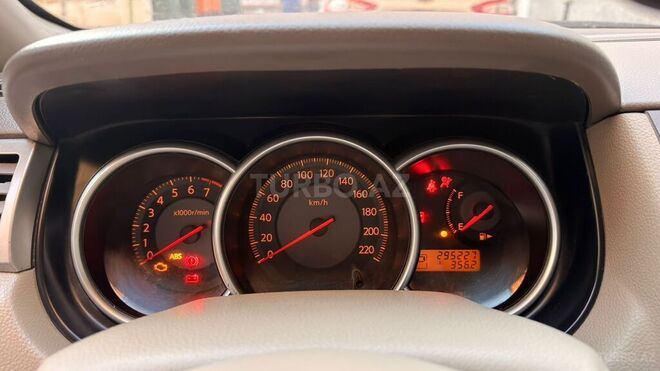 Nissan Tiida-5