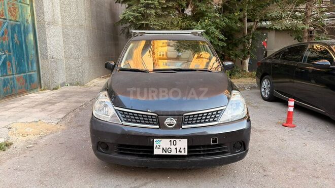 Nissan Tiida-1