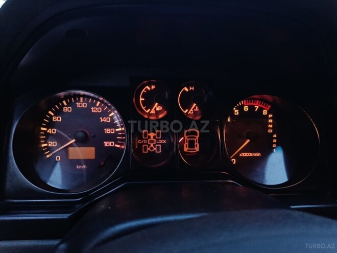 Mitsubishi Pajero-11