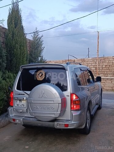 Mitsubishi Pajero-5