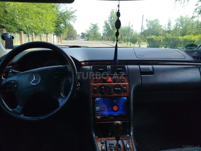 Mercedes E 270-4