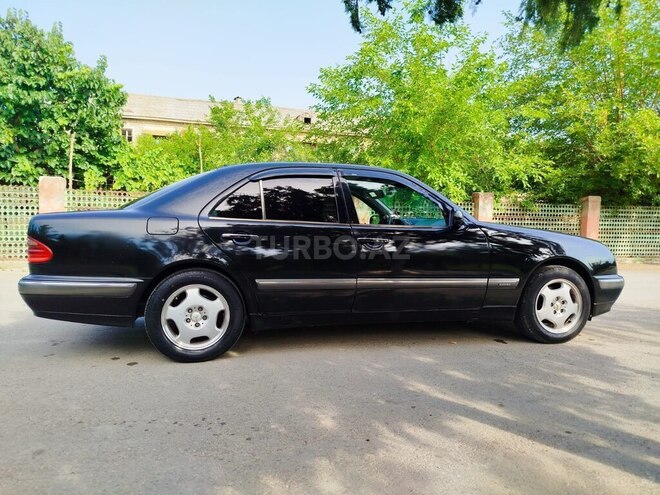 Mercedes E 270-8