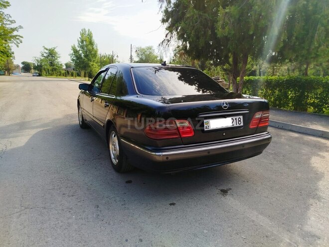 Mercedes E 270-5