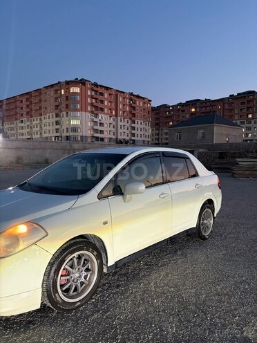 Nissan Tiida-2