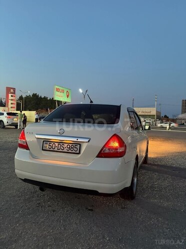 Nissan Tiida-5
