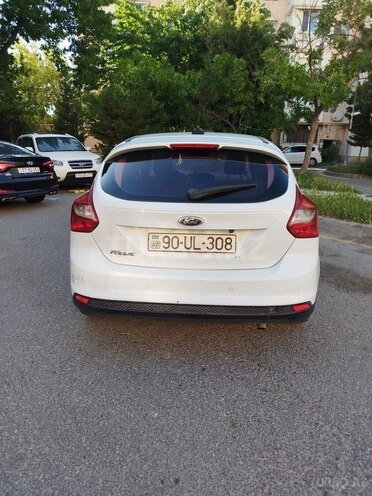 Ford Focus-12