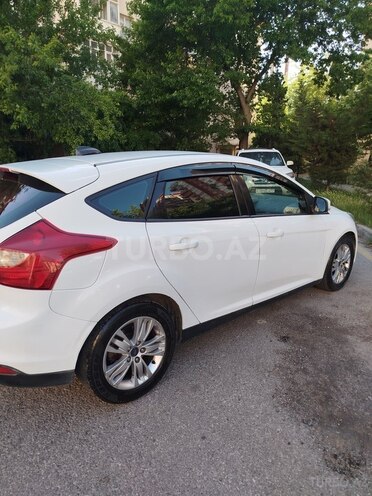 Ford Focus-11