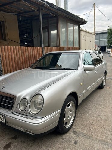 Mercedes E 230-2