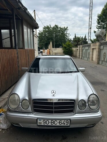 Mercedes E 230-1