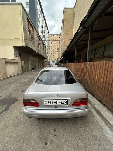 Mercedes E 230-3