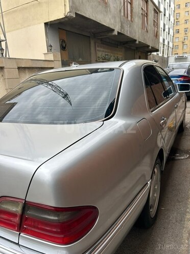 Mercedes E 230-5