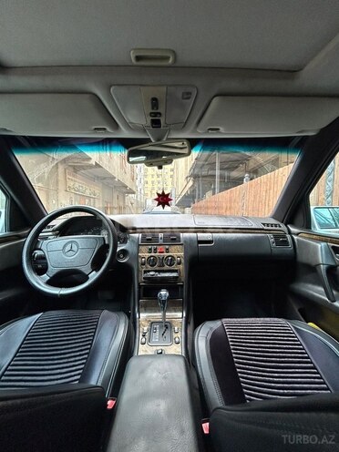 Mercedes E 230-7