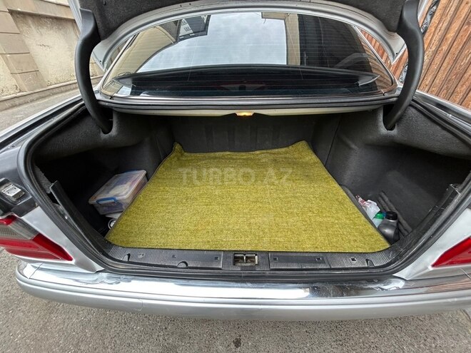 Mercedes E 230-9