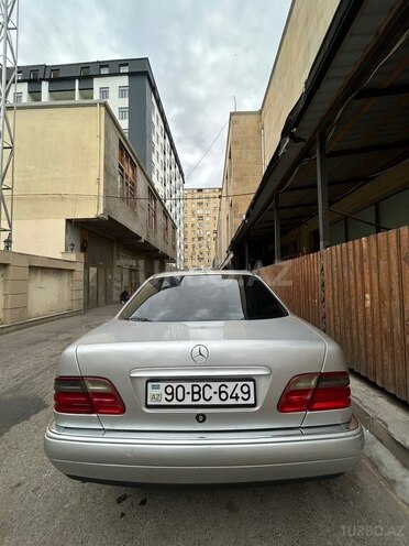 Mercedes E 230-4