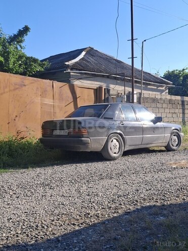 Mercedes 190-11