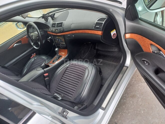 Mercedes E 220-10