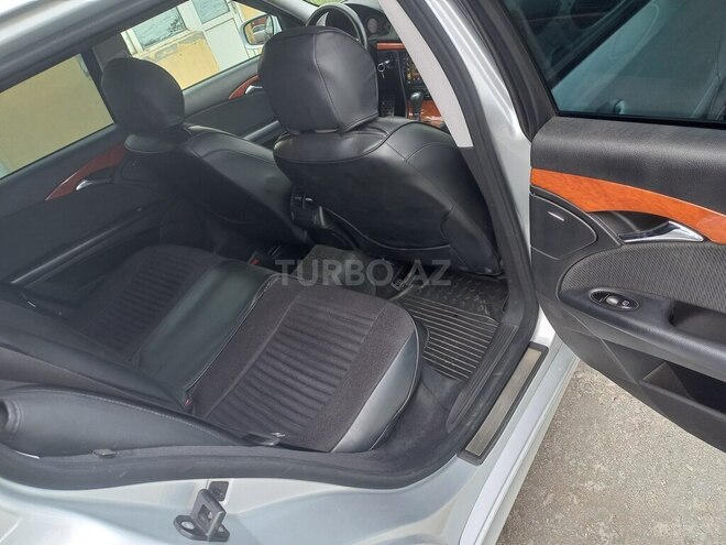 Mercedes E 220-12