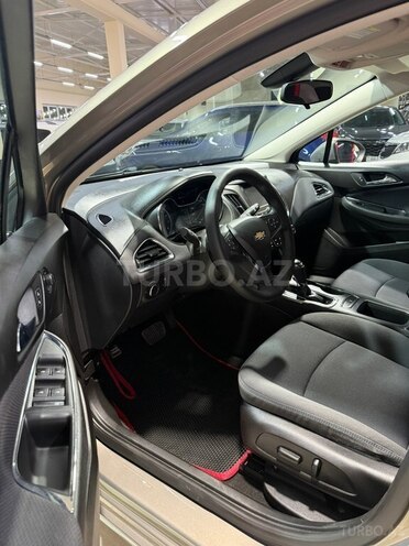 Chevrolet Cruze-12