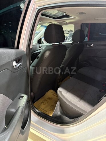 Hyundai Accent-16