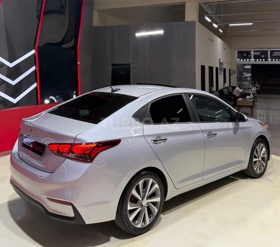 Hyundai Accent-7
