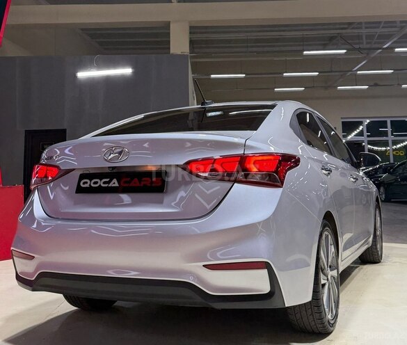 Hyundai Accent-10