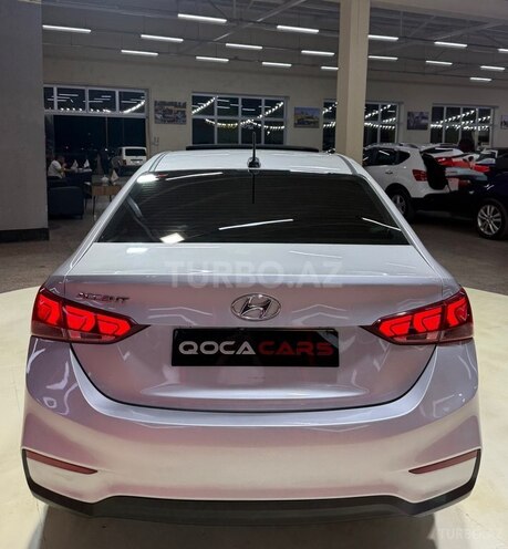 Hyundai Accent-11