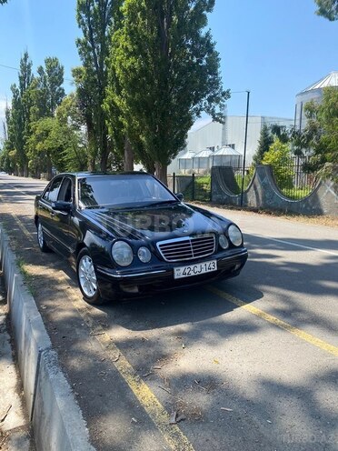 Mercedes E 220-1