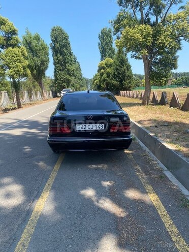 Mercedes E 220-2