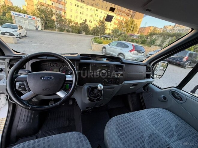 Ford Transit-8