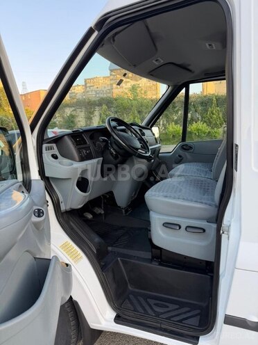 Ford Transit-10