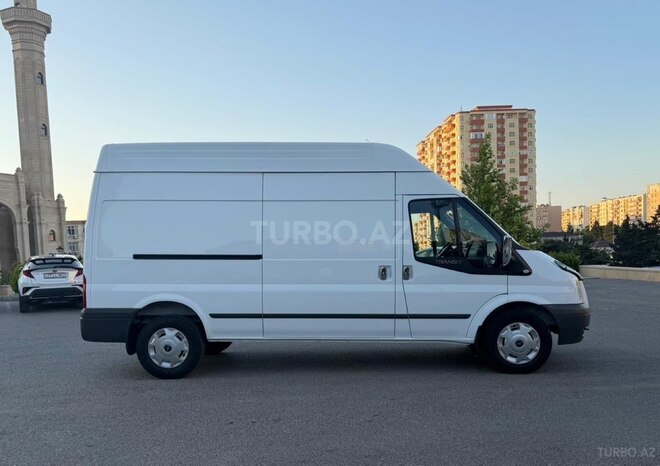 Ford Transit-6