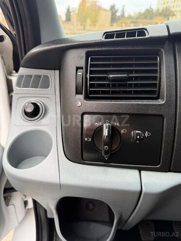 Ford Transit-15