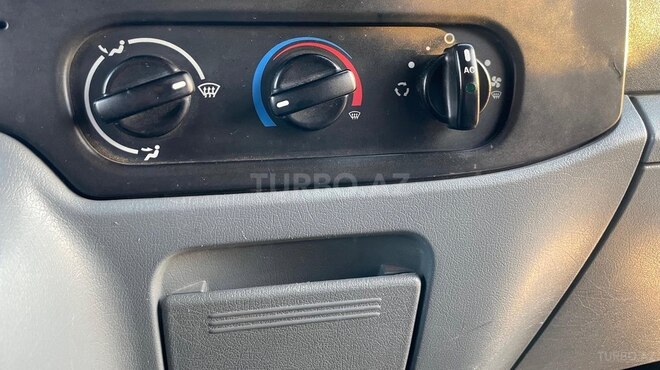Ford Transit-16