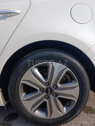 Kia K5-4