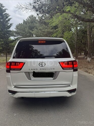 Toyota Land Cruiser-6