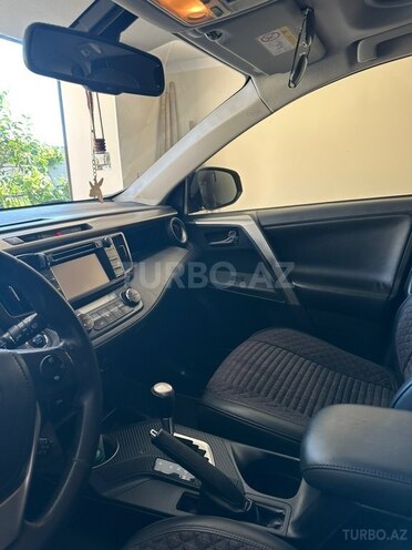 Toyota RAV4-8