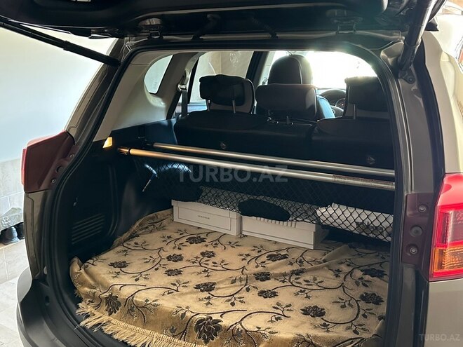Toyota RAV4-12