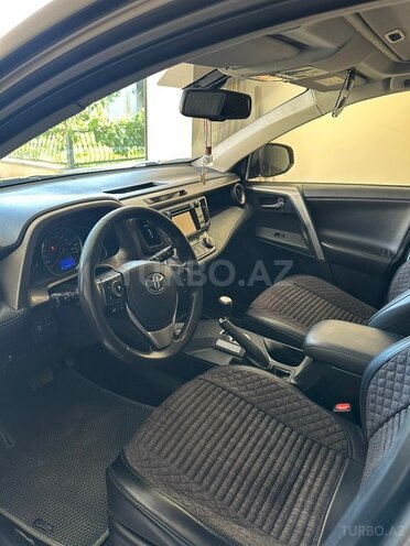 Toyota RAV4-6