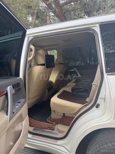 Toyota Land Cruiser-8