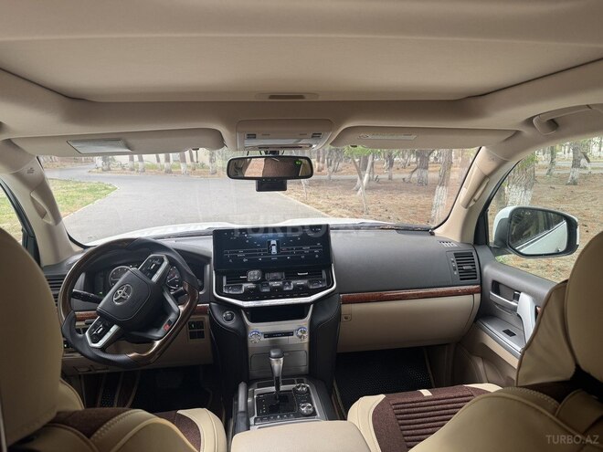Toyota Land Cruiser-9