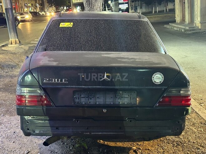Mercedes 230 E-7