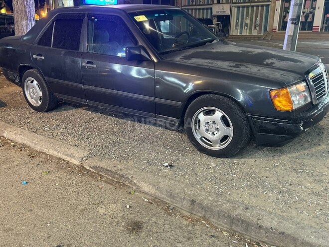 Mercedes 230 E-8