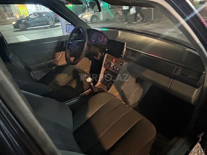 Mercedes 230 E-3