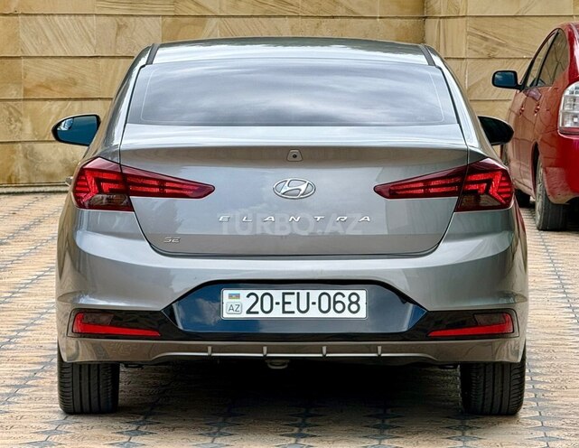 Hyundai Elantra-5